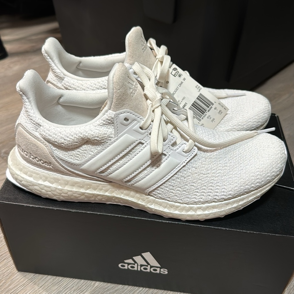 Women’s White Ultraboost DNA size 8